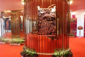 25690117-exhibition-030