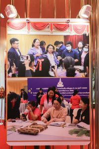 25690117-exhibition-041