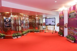 25690117-exhibition-060