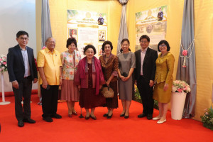 25661011-exhibition-009       