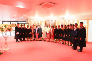 25670112-exhibition-003